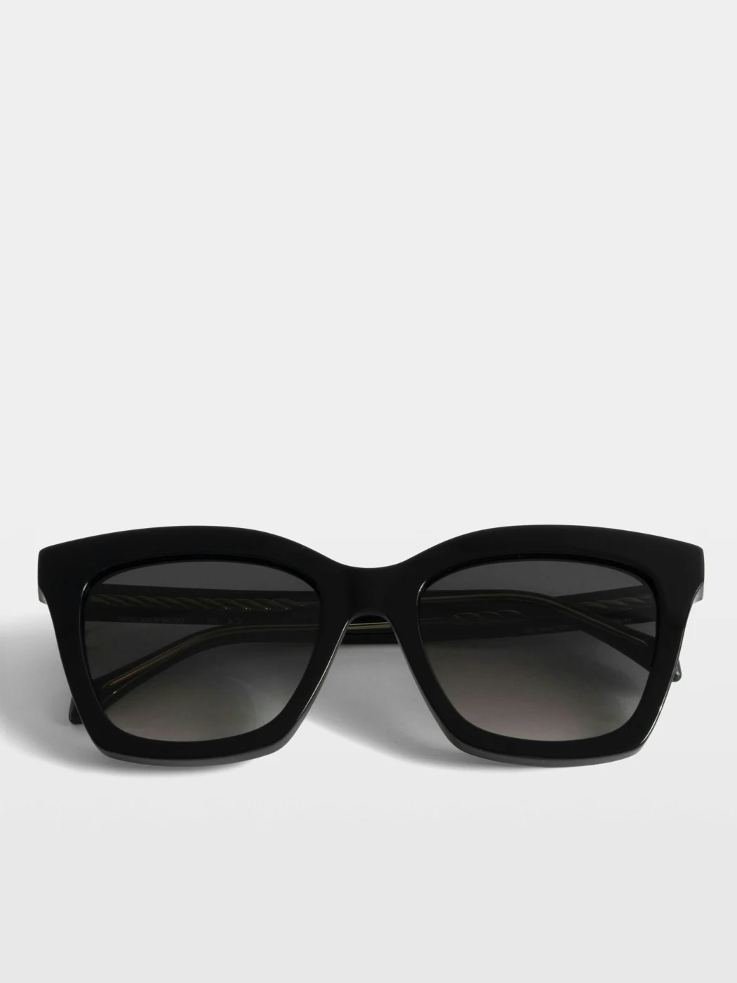 Gafas de sol negras Zadig et Voltaire SZV455, fotografía oficial.